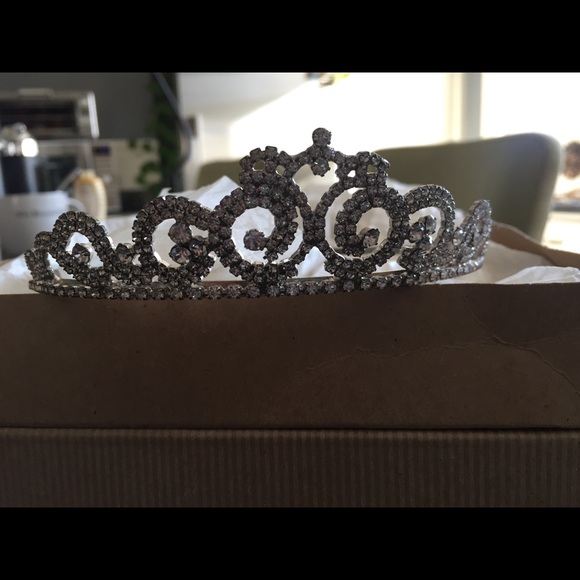 Tiara - Picture 4 of 4